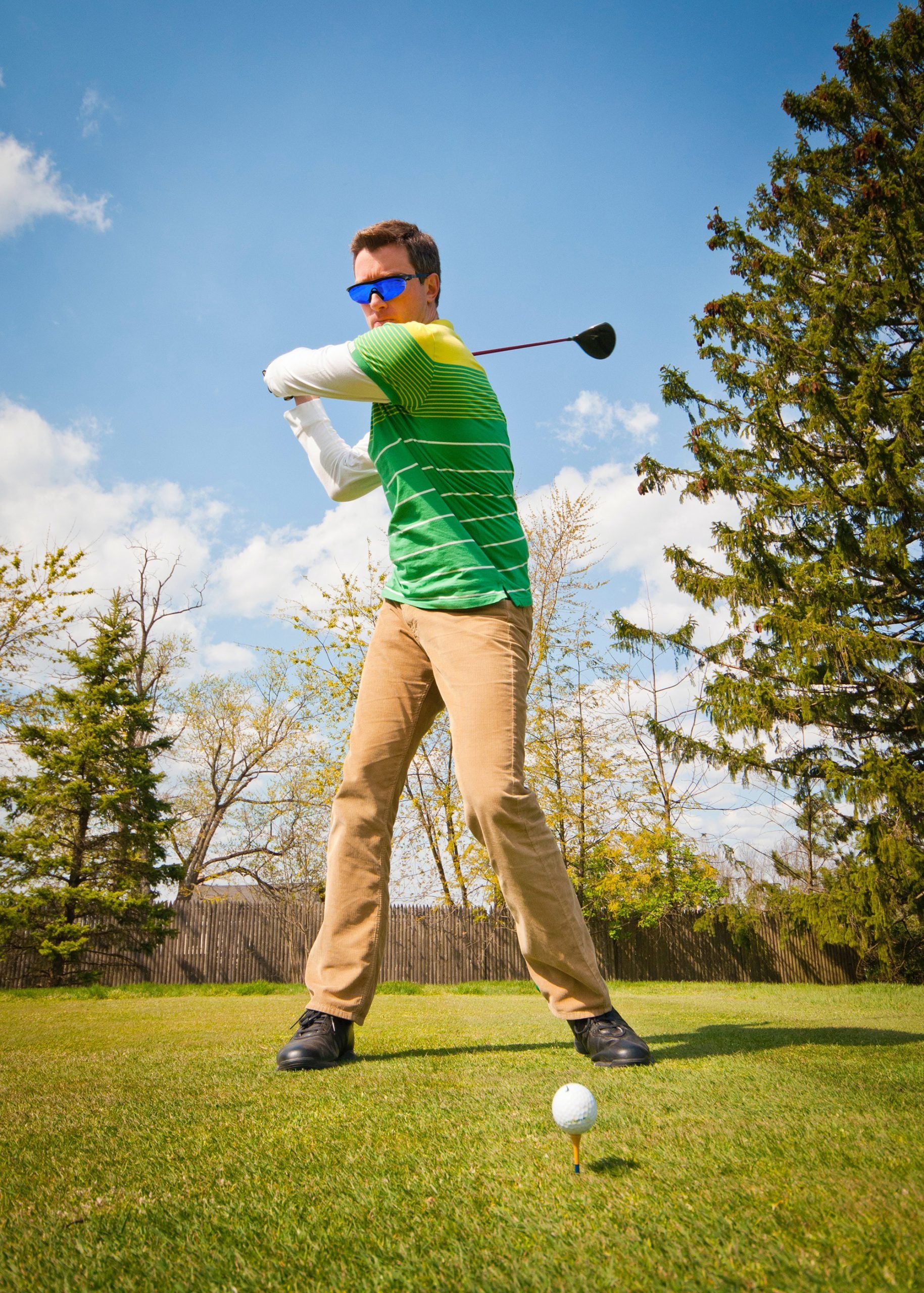 The golf ball finding glasses are hands free and allows you to use both hands to swing the club, which can improve your overall technique and give you more control over your shots, Best golf glasses