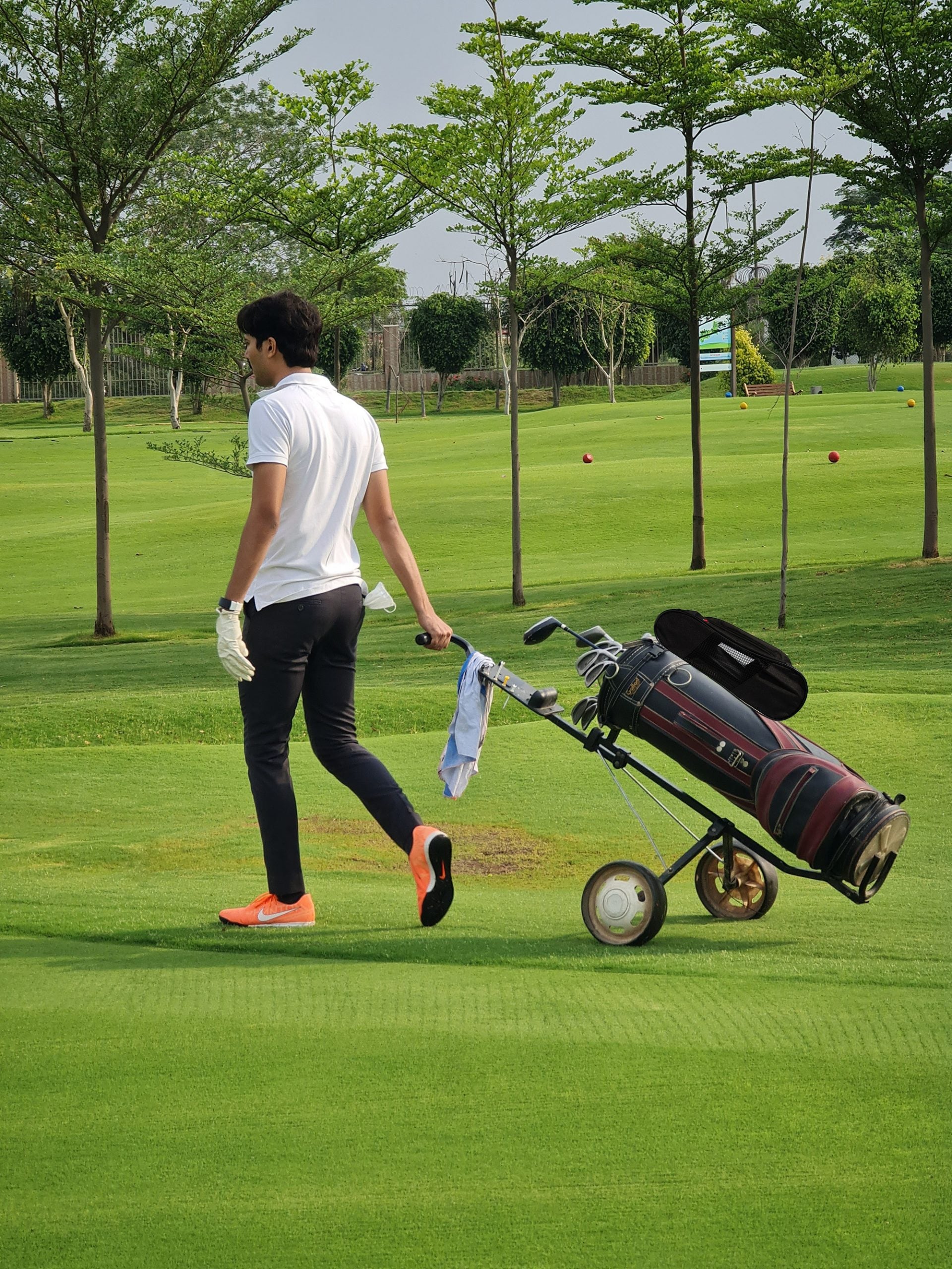 The golf accessories bag is made from durable materials to withstand the riggers of the course, Best golf bag